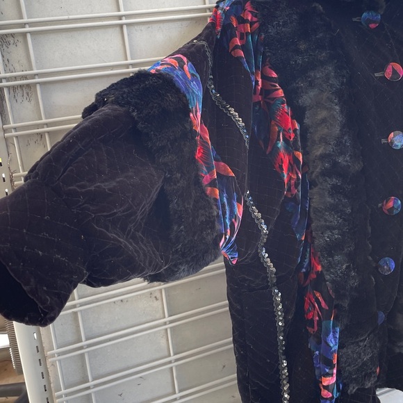 VTG- 1980’s Glamour Cocoon Floral Velvet & Rabbit Fur Button Up Duster Jacket - Picture 4 of 9